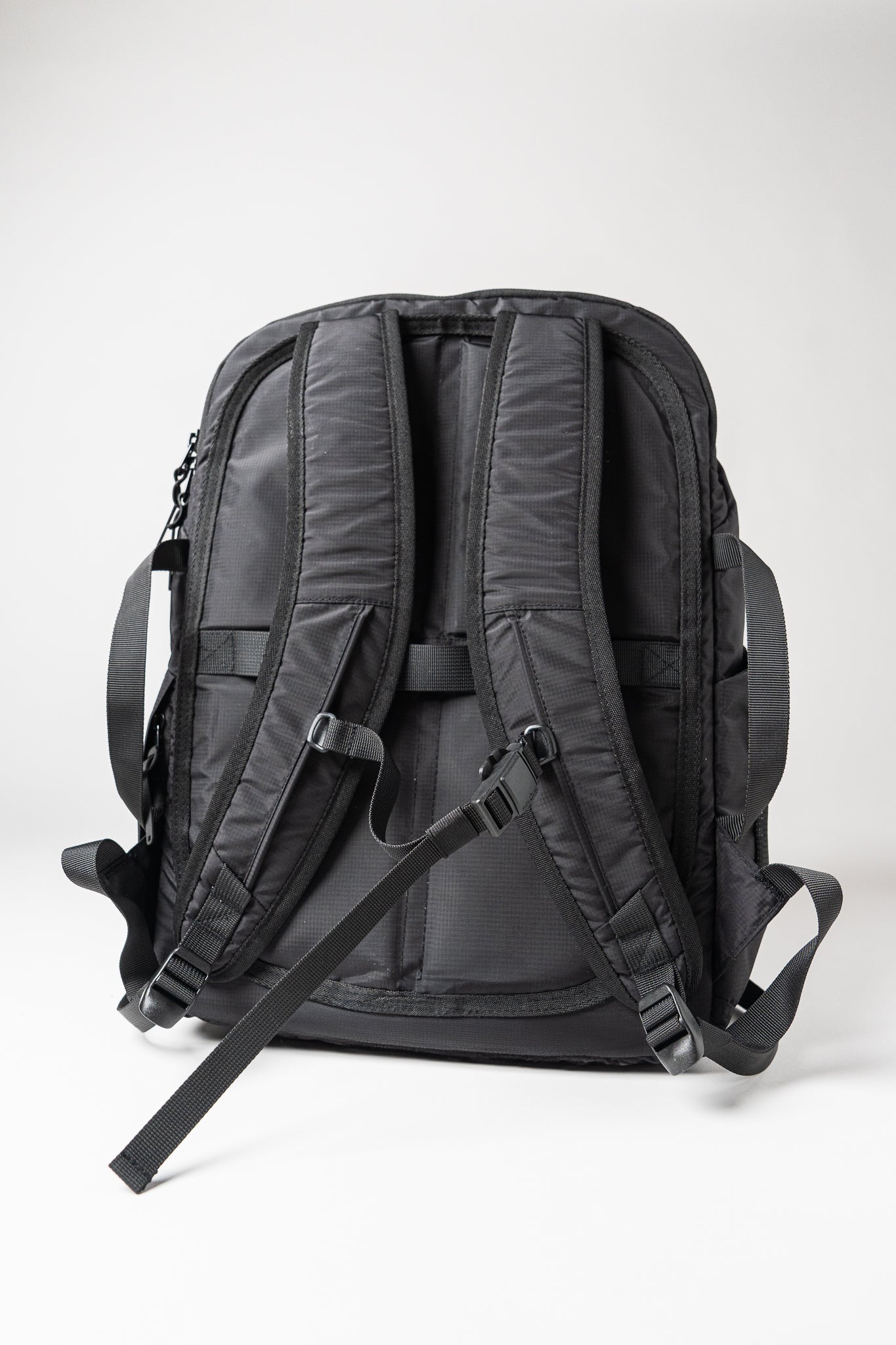 Almond Oak: The Expandable Travel Backpack 25L + 5L